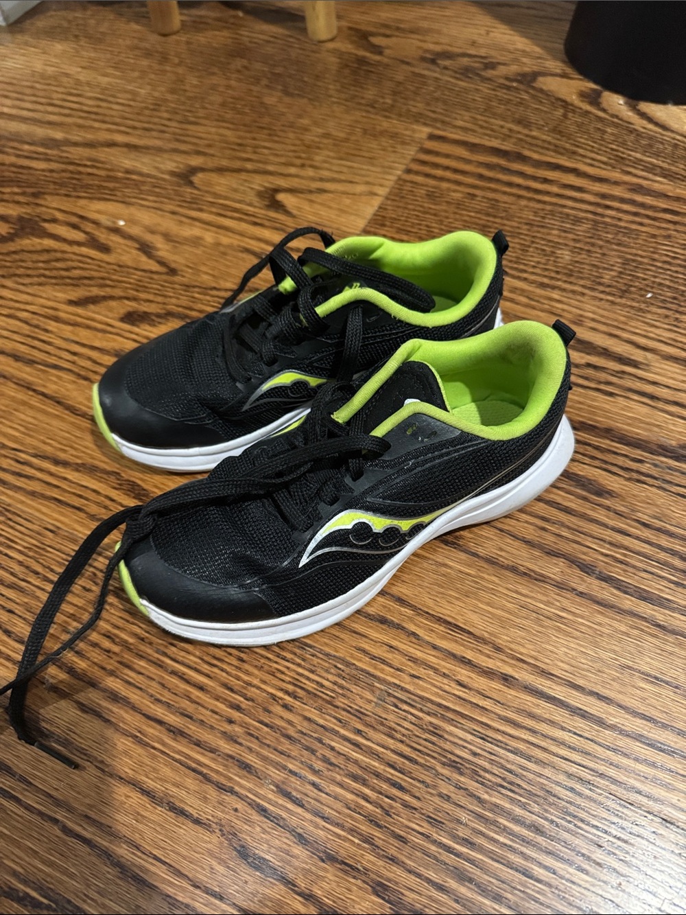 Saucony tennis shoes